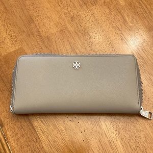 Tory Burch wristlet wallet in beautiful dove grey